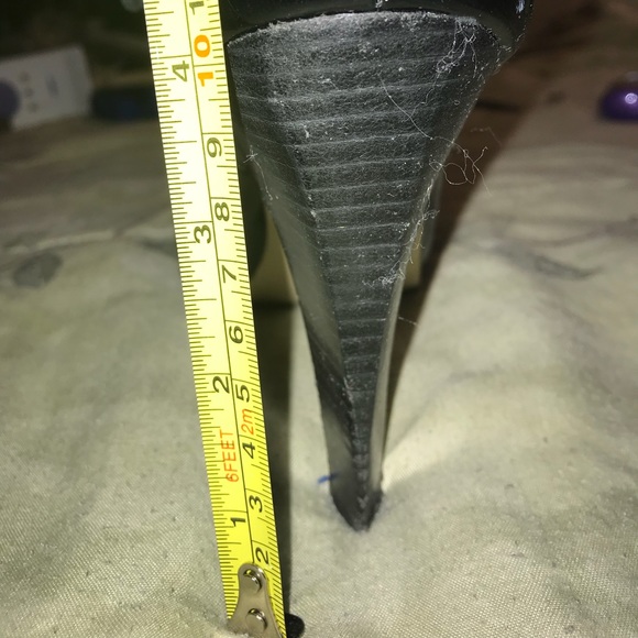 Cute Black Heels... - Picture 4 of 4